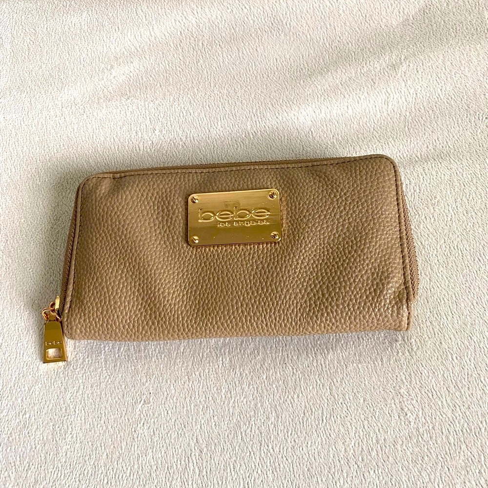 Bebe Los Angeles Wallet in tan pebble grain and gold logo and zipper. EUC